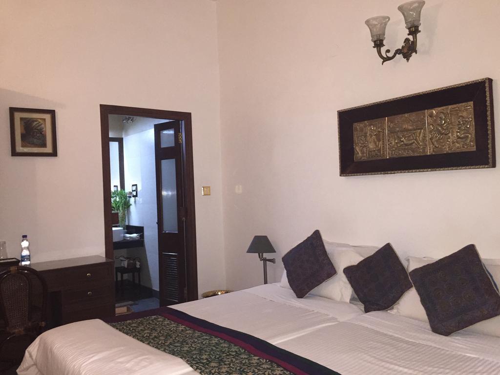 Master Bed And Breakfast New Delhi Room photo