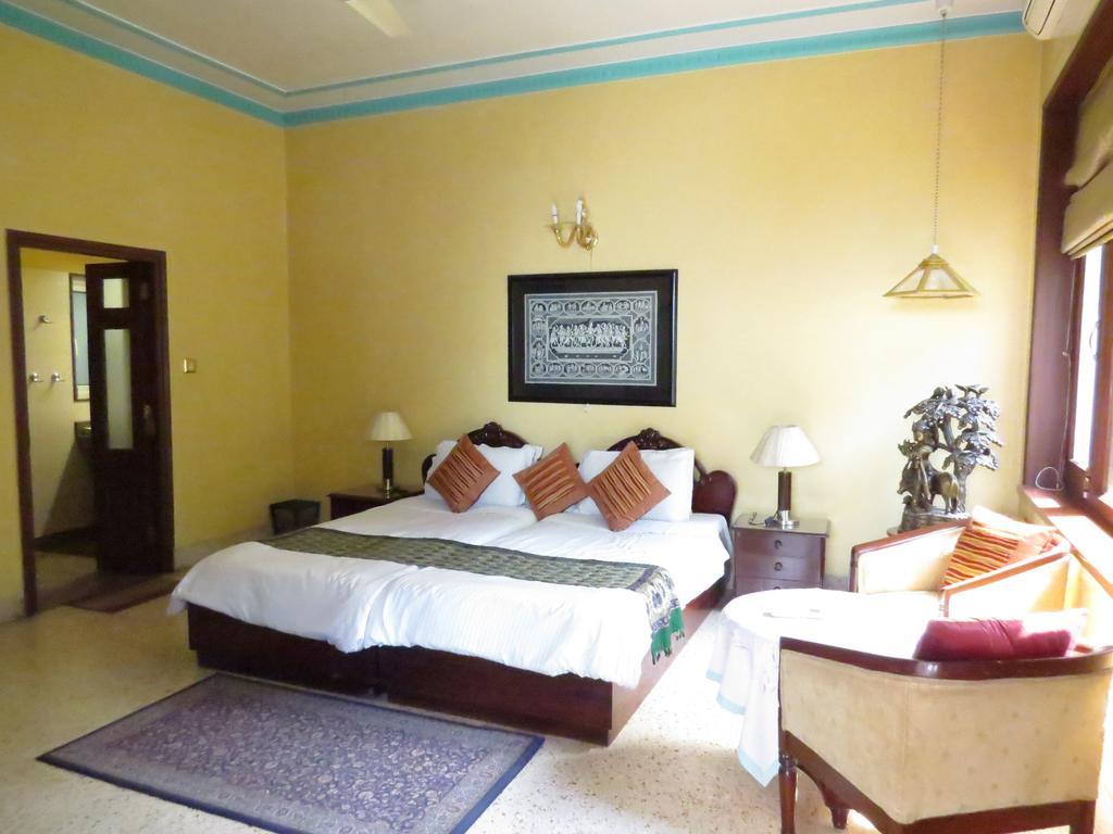 Master Bed And Breakfast New Delhi Room photo